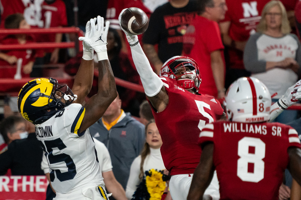 Cam Taylor-Britt pass breakup first half 2021 Michigan USATSI_16926381